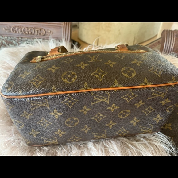 Louis Vuitton Small Cite MM Bag - Picture 8 of 8